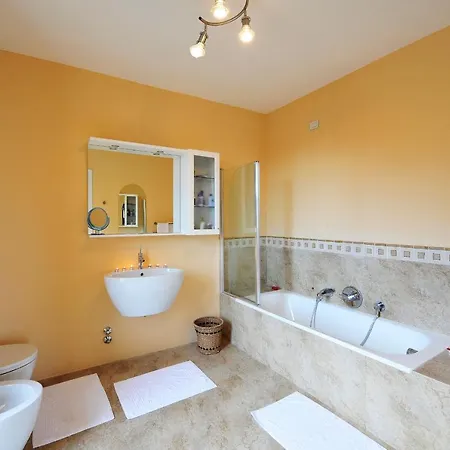 Sleeps 6 Air Con *